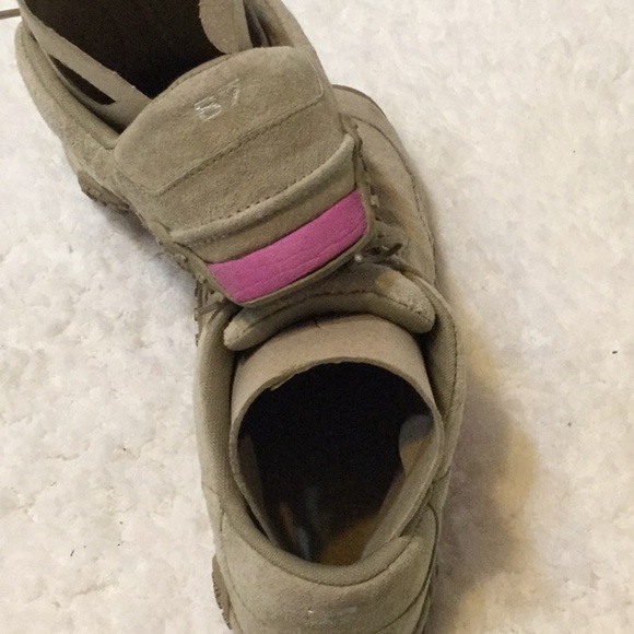 solid beige lace up leather sneakers size 7.5 - Picture 3 of 4